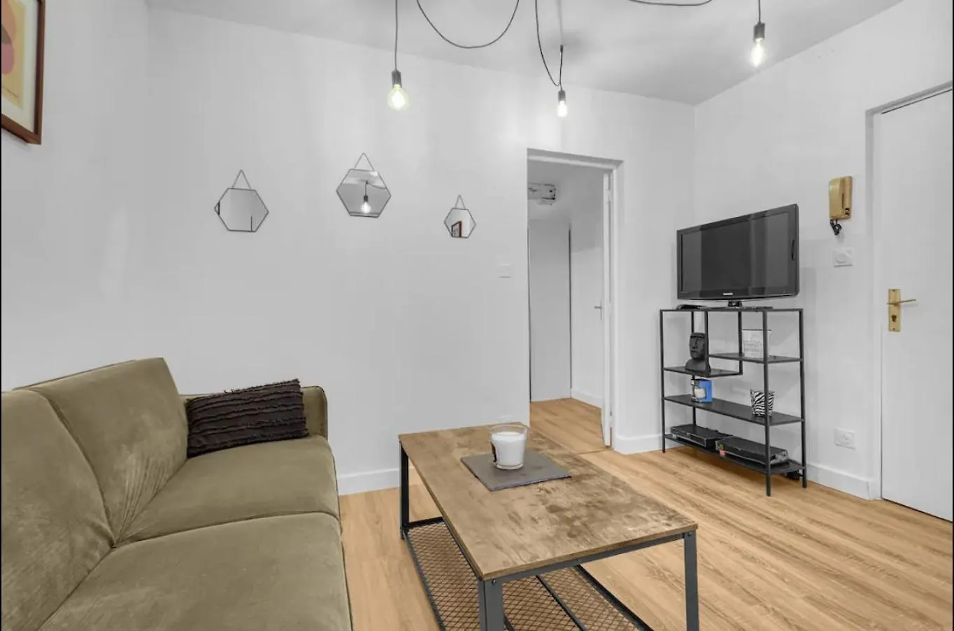 Grand Deux Pieces - Proche Metro - Terrasse Apartment Toulouse France